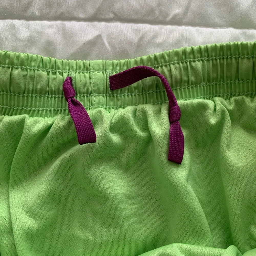 Nike Dri-Fit Tempo Running Shorts Women’s Size S Green Logo Drawstring Pocket